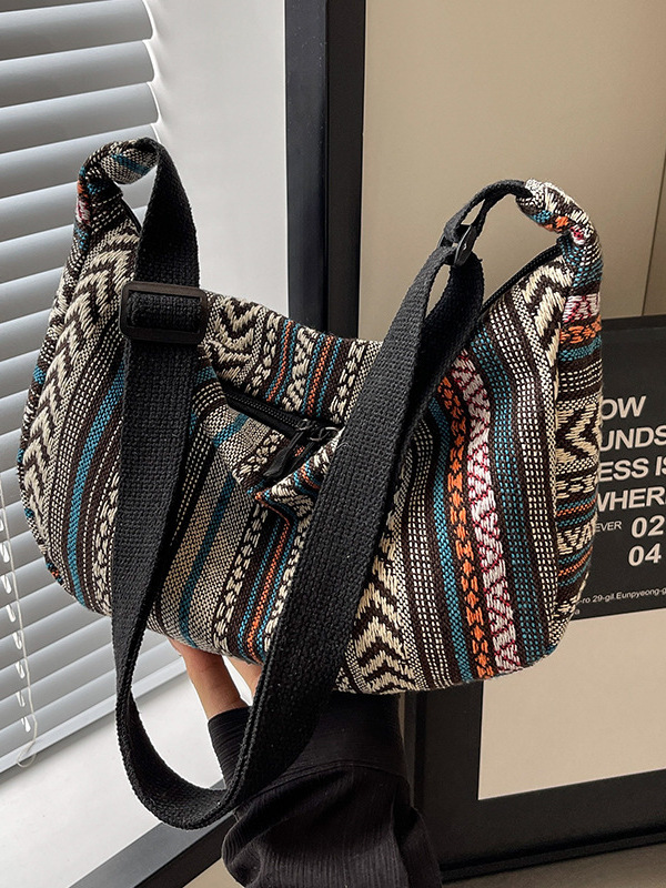 Ethnic Fashion Trends 2025 - Sac à bandoulière tendance grande capacité