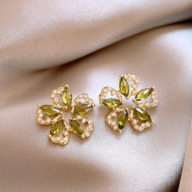 Boucles d'oreilles clous fleur - Ethnic Fashion Wear For Women avis et prix